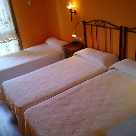 Отель Acebos 3*