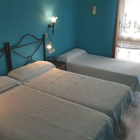 Отель Acebos 3*