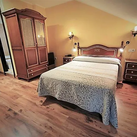 Hotel Acebos